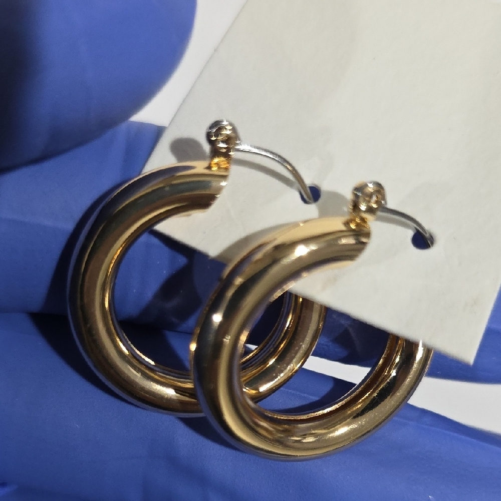 Elegant Gold Hoop Earrings – Timeless Polished Classic Women Jewelry - 1-inch - Picture 9 of 9